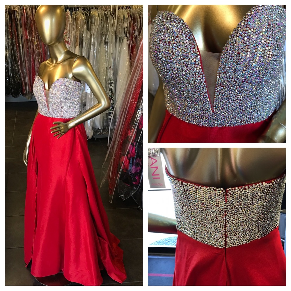 COPY - NWT Jovani 33175 RED BEADED in size 6